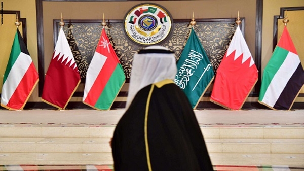 الإمارات تسعى إلى مواكبة أيام العمل في الدول الكبرى