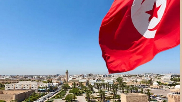 خبير تونسي  .. سعيد أعلن النهاية السياسية للبرلمان